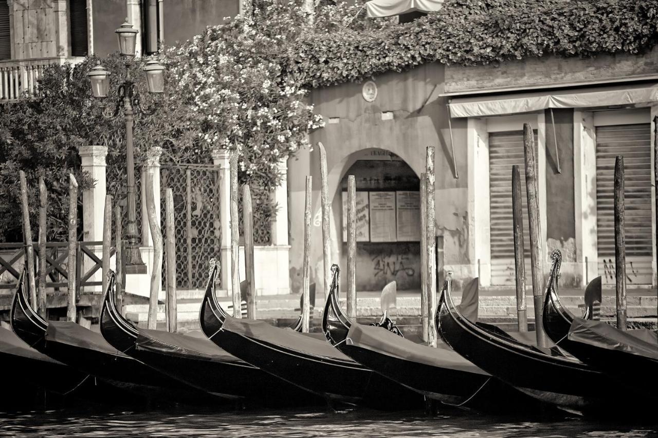 Hotel Mezzo Pozzo Venice Exterior photo