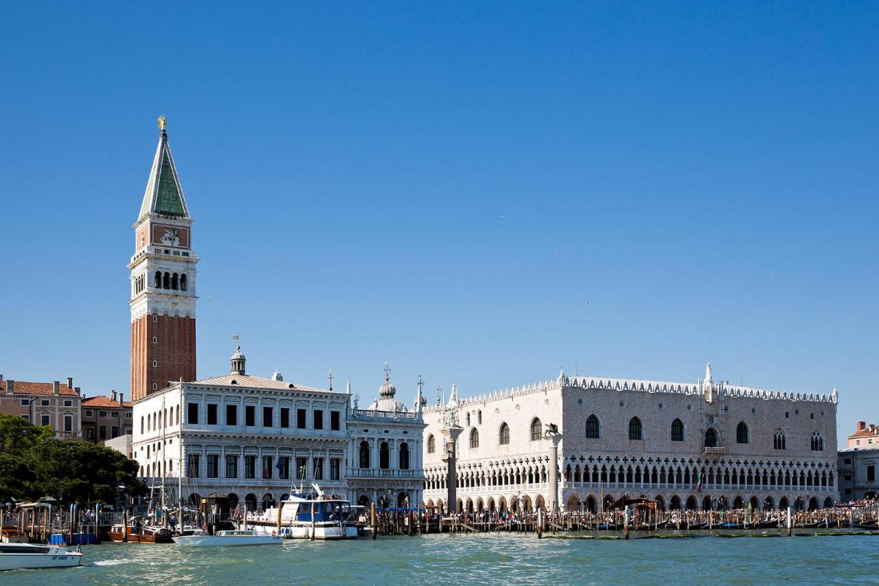 Hotel Mezzo Pozzo Venice Exterior photo