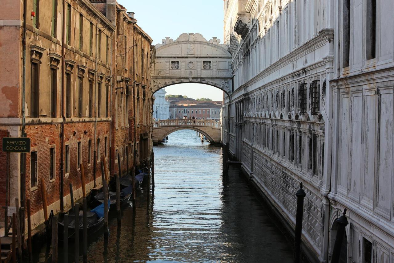 Hotel Mezzo Pozzo Venice Exterior photo