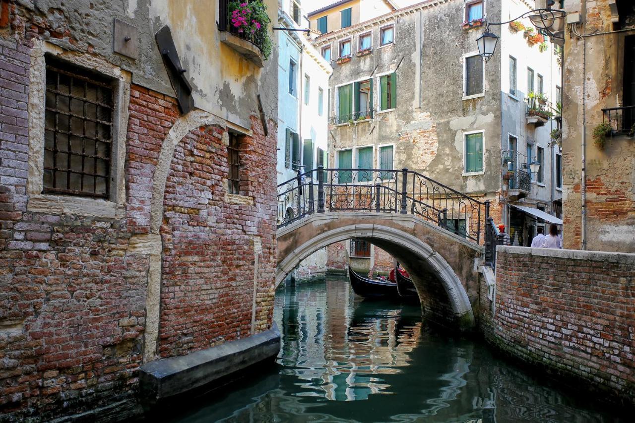 Hotel Mezzo Pozzo Venice Exterior photo